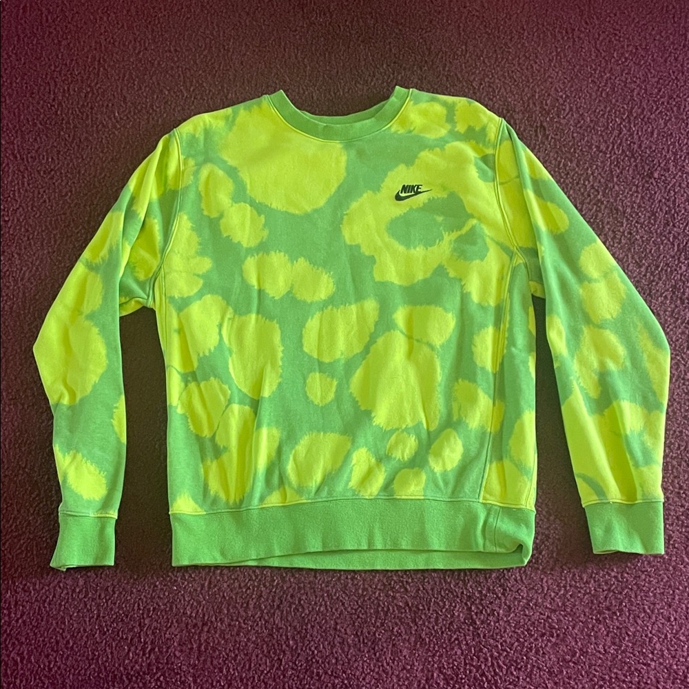 Nike Men's Vibrant Green and Yellow Crewneck Sweater